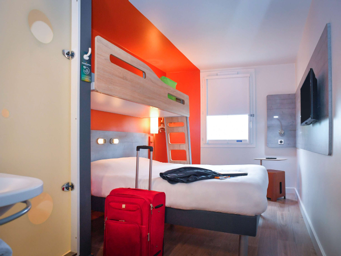 Ibis Budget Coutances - Tap to explore photos