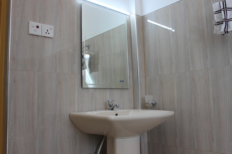 Bathroom 4, White House family stay, Maspotha
