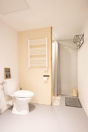 Bathroom 3, Appartement Les Cypres de l’Ile, Vaucluse
