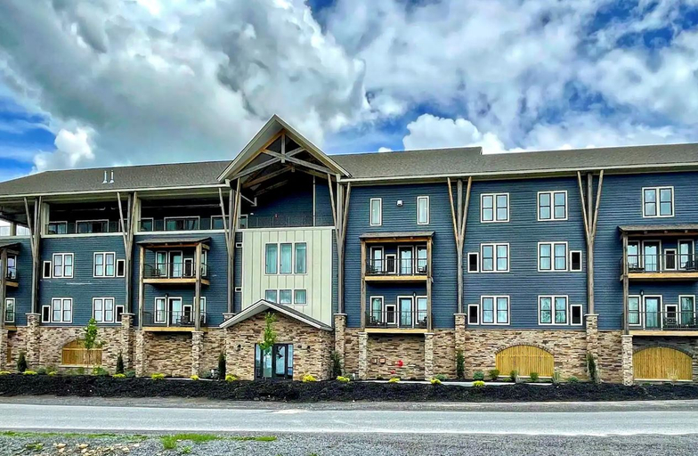 Exterior & Views