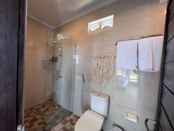 Bathroom 8
