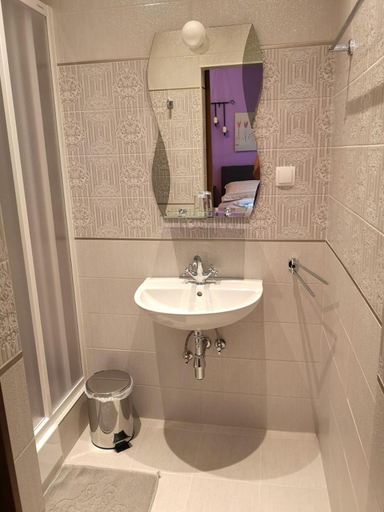Bathroom 3, Hotel Konig Stefan, Bruck an der Leitha