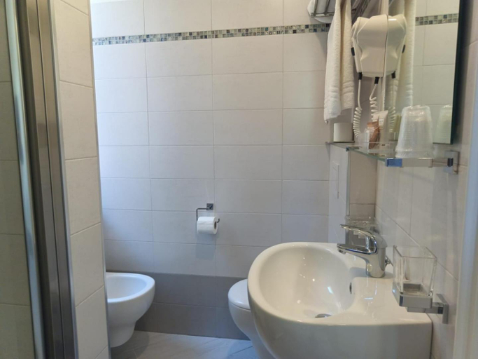 Bathroom 4