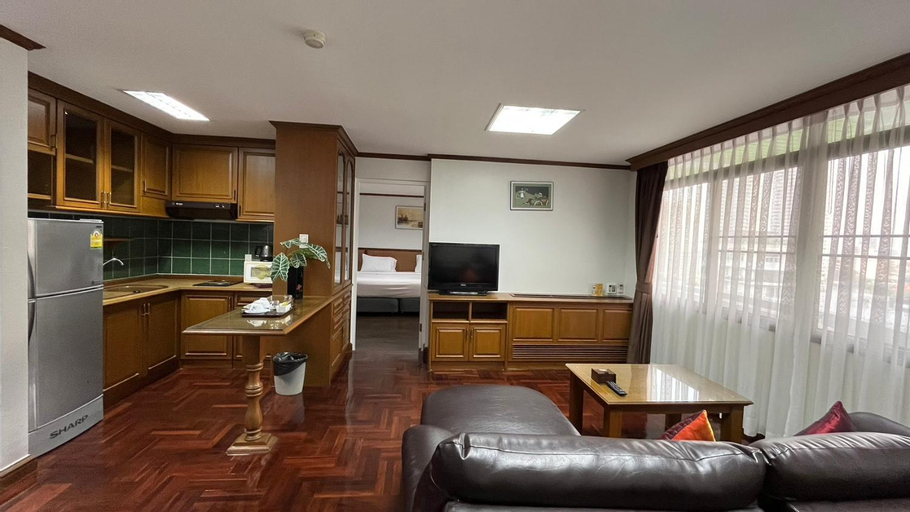 Dining Room 10