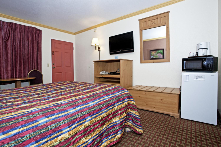 Bedroom 3, National 9 Inn - Placerville, El Dorado