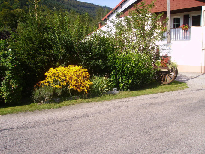 Exterior 3