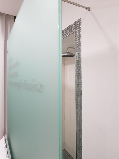 Bathroom 3, Hotel Nunu, Napoli
