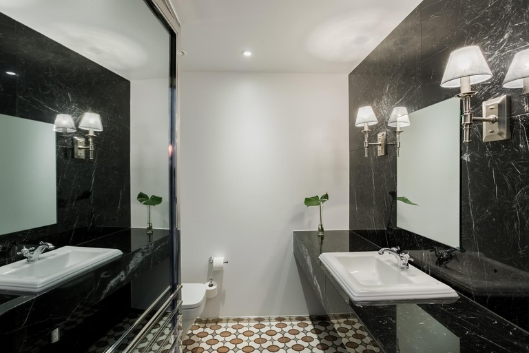 Bathroom, Room Mate Anna, Barcelona