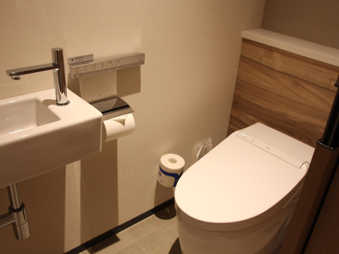 Bathroom 11