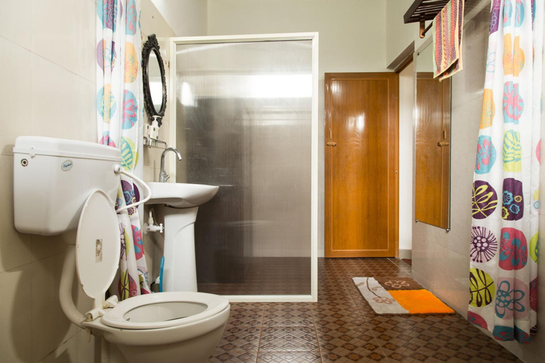 Bathroom, Siddhi Aloha, Kodagu