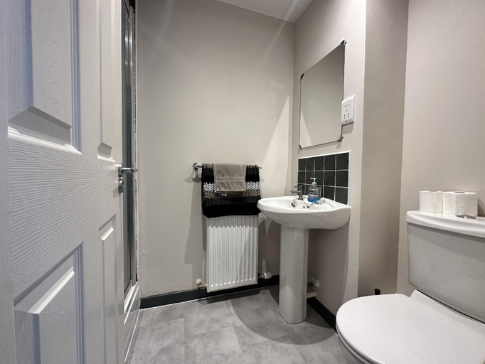 Bathroom 2, Waterside Apartment, Highland