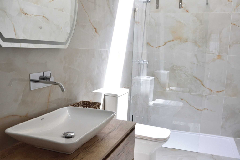 Bathroom 4, San Pawl bnb Farmhouse Calypso