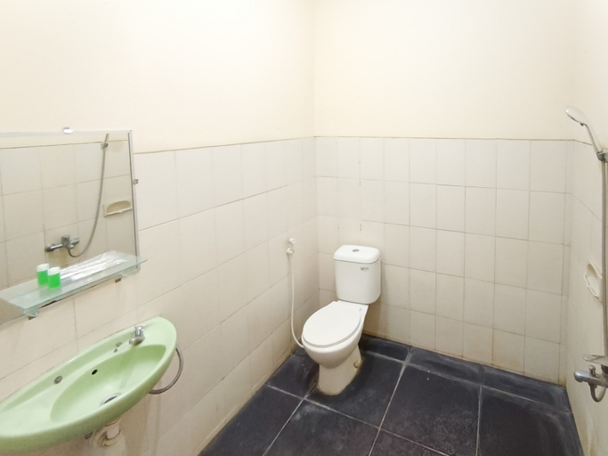 Bathroom 3, Gita Puri RedPartner Blitar, Blitar