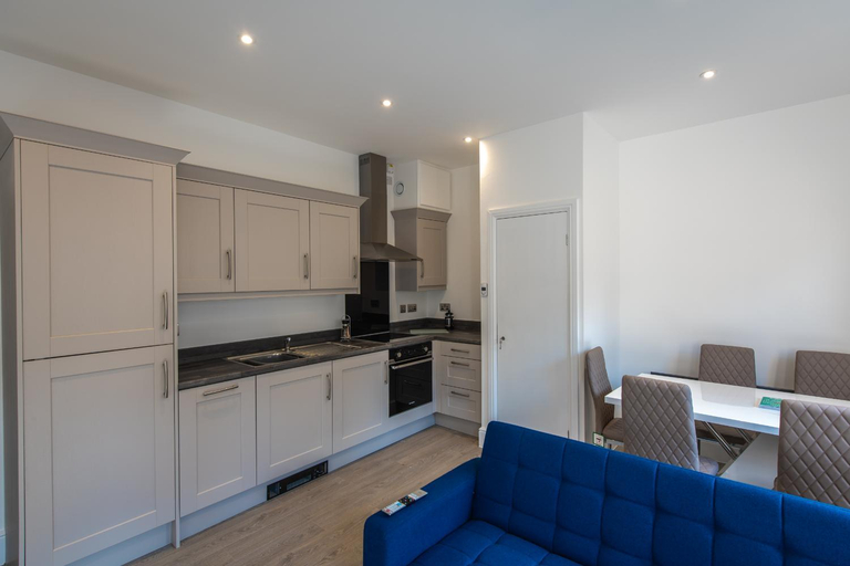 Others 5, 16 Queen Avenue Collection by Happy Days, Sefton