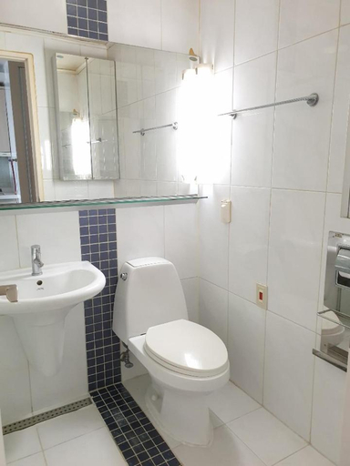 Bathroom 5, Good Day Airtel, Jung