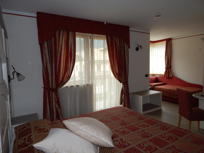 Others 5, Hotel Canada, Trento
