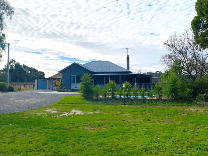 Exterior & Views 2, Barossa Getaway GabbyHouse with Vineyard, Light