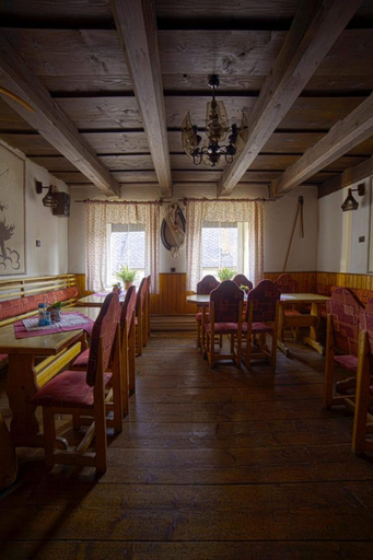 Food & Drinks 4, Motel pod Stromisom, Rožnava