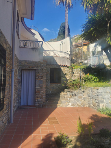 Others 4, Villa Rosa, Imperia
