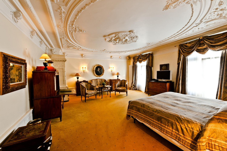 Bedroom 8