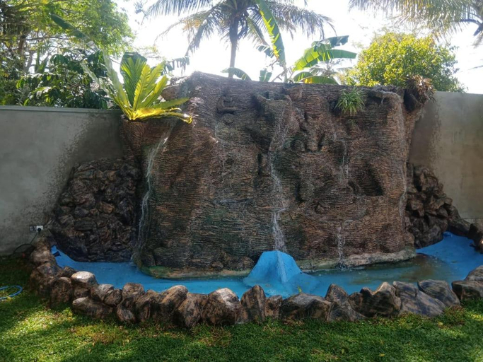 Others 5, White House family stay, Maspotha