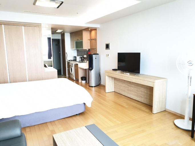 Bedroom 2, Good Day Airtel, Jung