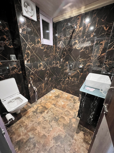 Bathroom 3, Hotel Victory, Shimla