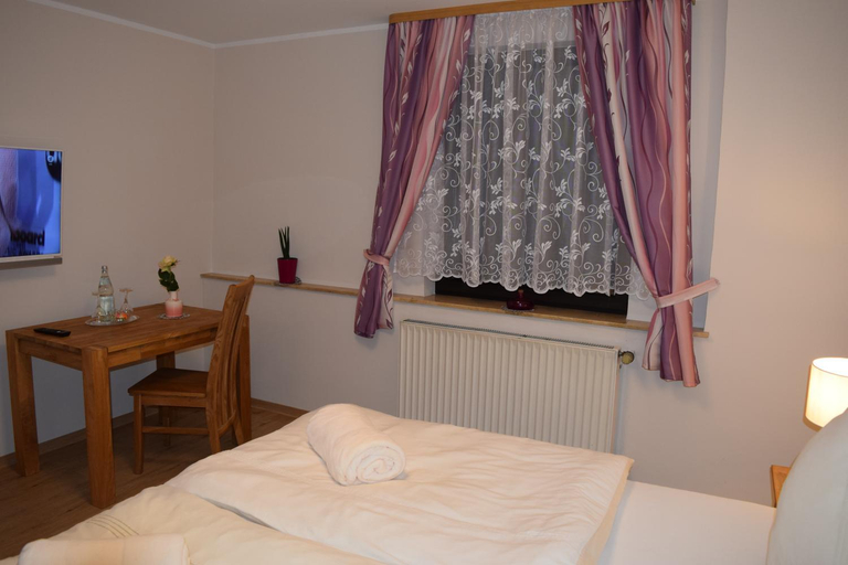 Bedroom, Hotel Burgergesellschaft, Altenkirchen (Westerwald)