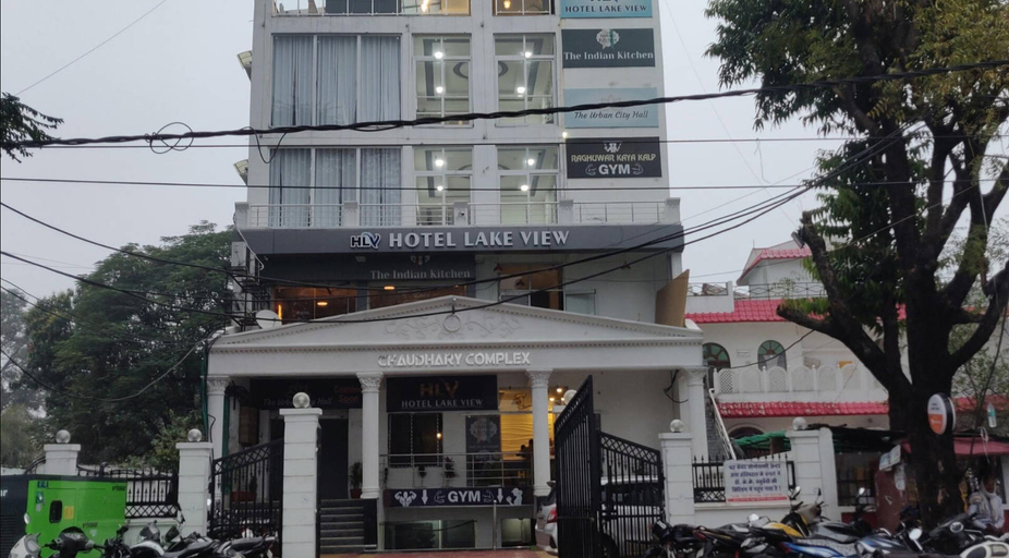 Exterior & Views