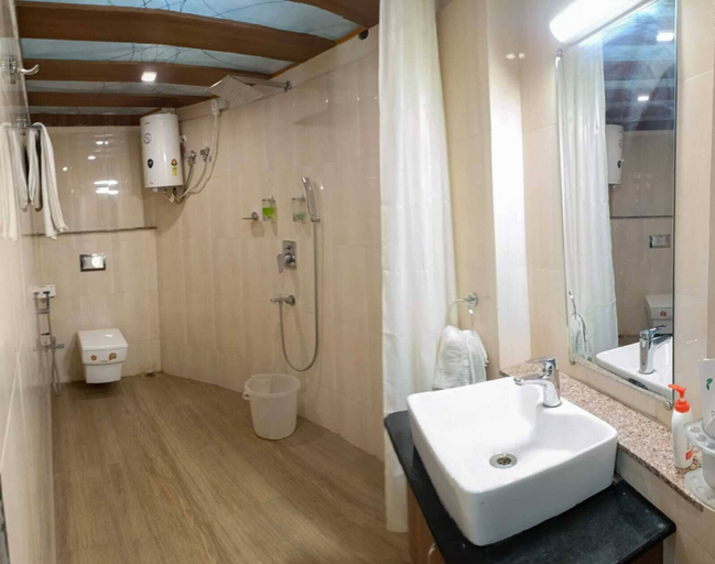 Bathroom 4, The High Garden Resort, Udaipur