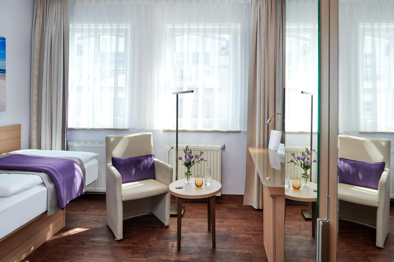 Bedroom 3, Hotel Seeschloss, Vorpommern-Rügen