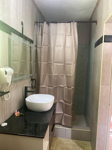 Bathroom 4, Kot Babi Guest House