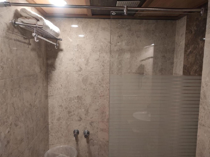 Bathroom 2, Hotel Vrishali Executive, Kolhapur