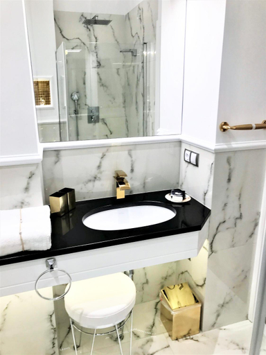 Bathroom 2, MONDRIAN Luxury Suites & Apartments Market Square IV, Warsaw