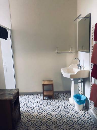 Bathroom, les chambres fleuries, Indre