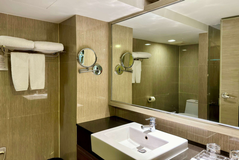 Bathroom 9