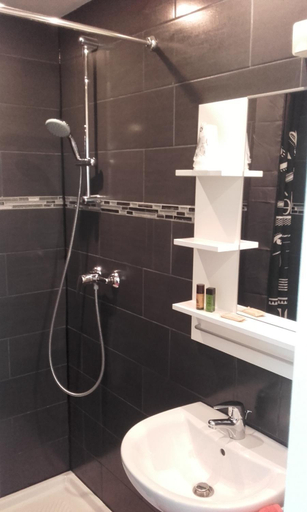 Bathroom 5, Le Kleber, Seine-Saint-Denis
