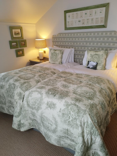 Bedroom 2, Red Lion Hotel, Devon