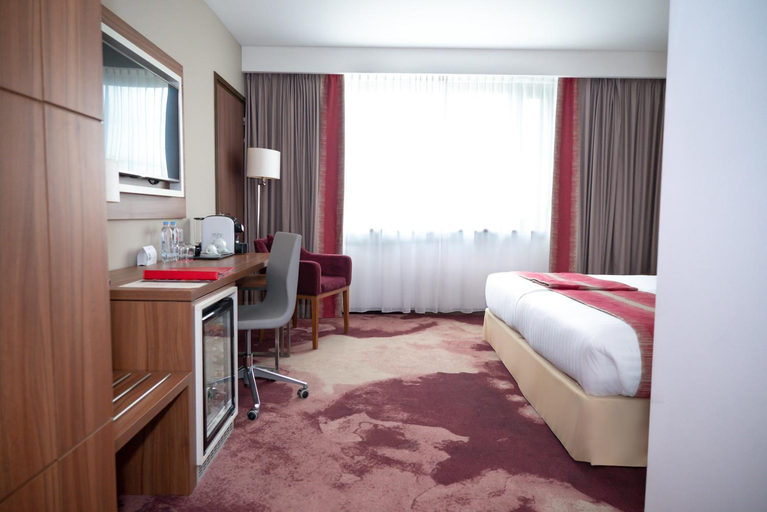 Bedroom 3, Ramada Plaza by Wyndham Craiova, Craiova