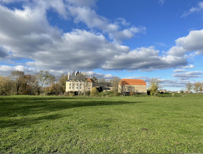Exterior & Views 1, Chambre Isabeau de Sully au chateau de Meauce, Nièvre