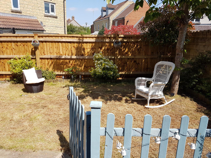 Exterior & Views 1, Siobhan's abode 3 Deluxe doubles and 1 king size NO PETS, Wiltshire