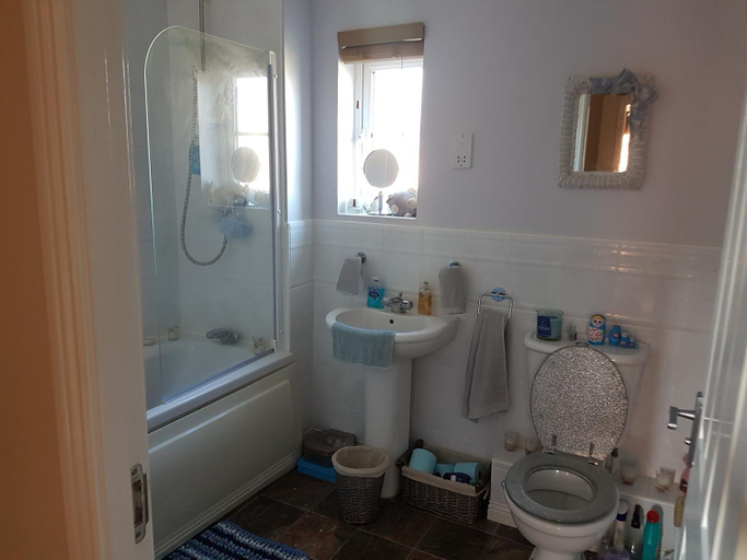 Bathroom 3, Siobhan's abode 3 Deluxe doubles and 1 king size NO PETS, Wiltshire