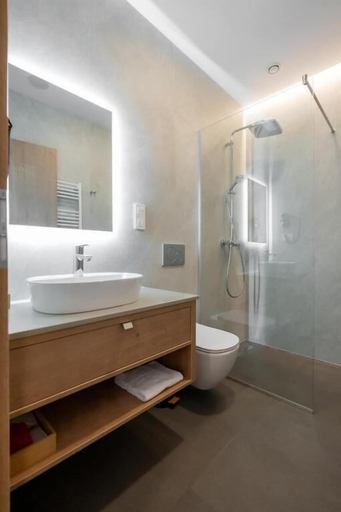 Bathroom 3, No Pardon Hotel, Satu Mare