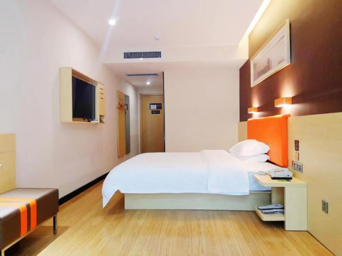 Bedroom 2, 7 Days Premium·Heze Railway Station, Heze