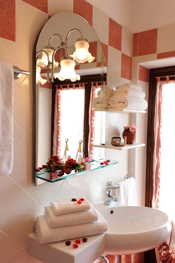 Bathroom 2, Agriturismo Bianconiglio, Cuneo