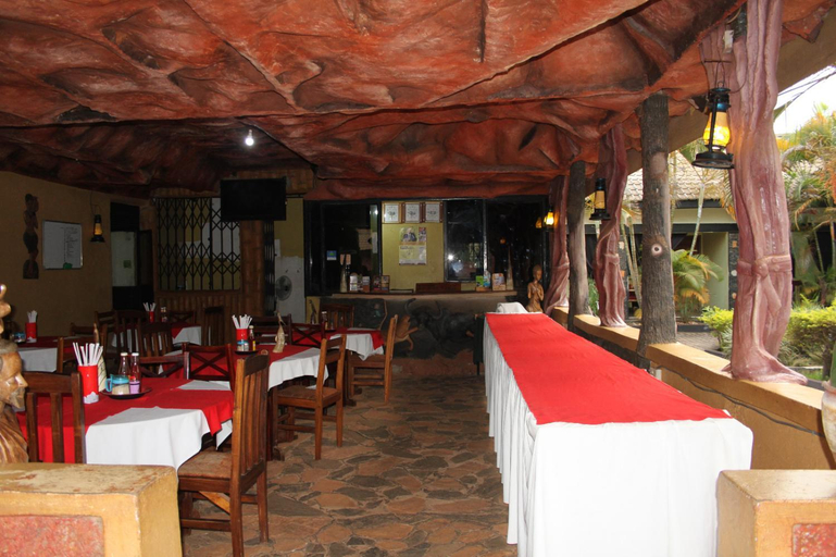 Food & Drinks, Chel and Vade Cottages, Jinja