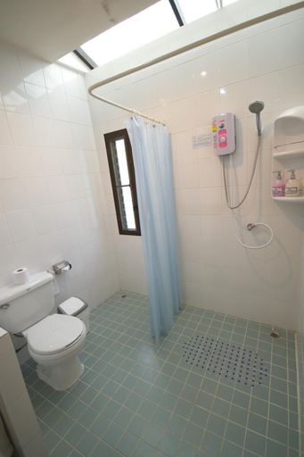Bathroom 10