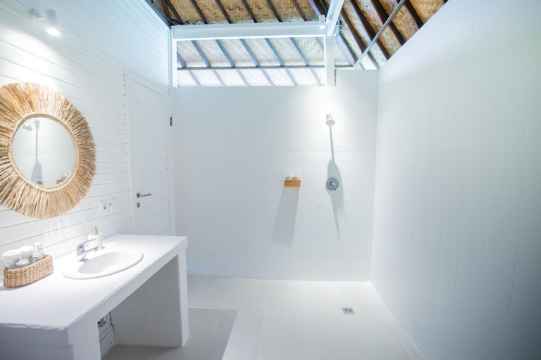 Bathroom 16