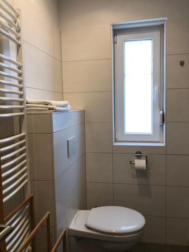 Bathroom 5, Ferienwohnanlage Schwabe mit Schwimmbad, Rostock