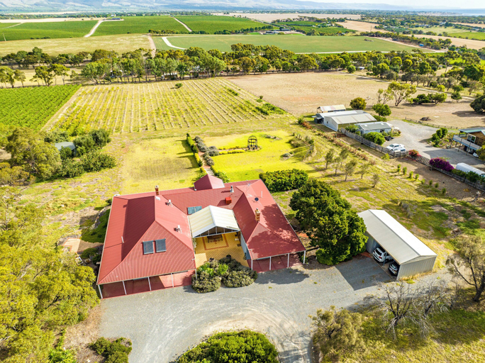 Exterior & Views, Condor Estate with Vineyard & Fireplace, Adelaide